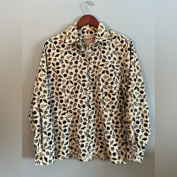 Woolrich button down “corduroy” (medium) - Picture 1 of 5